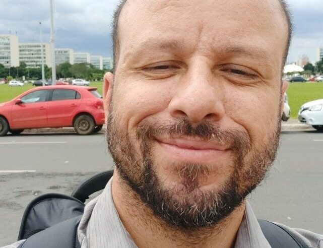 Limpeza de Pele Masculina: Desafios Fisiológicos e o “Pulo do Gato” na Prescrição Magistral